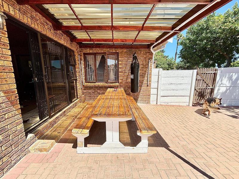 4 Bedroom Property for Sale in Richwood Western Cape